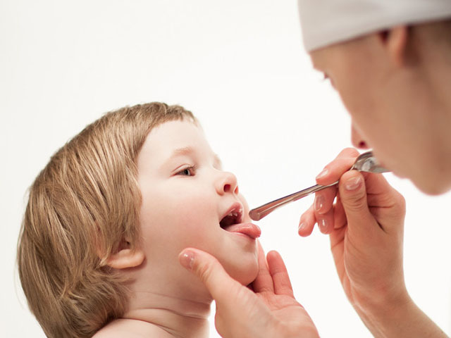 Лечение ложного крупа (первая помощь) у взрослых и детей